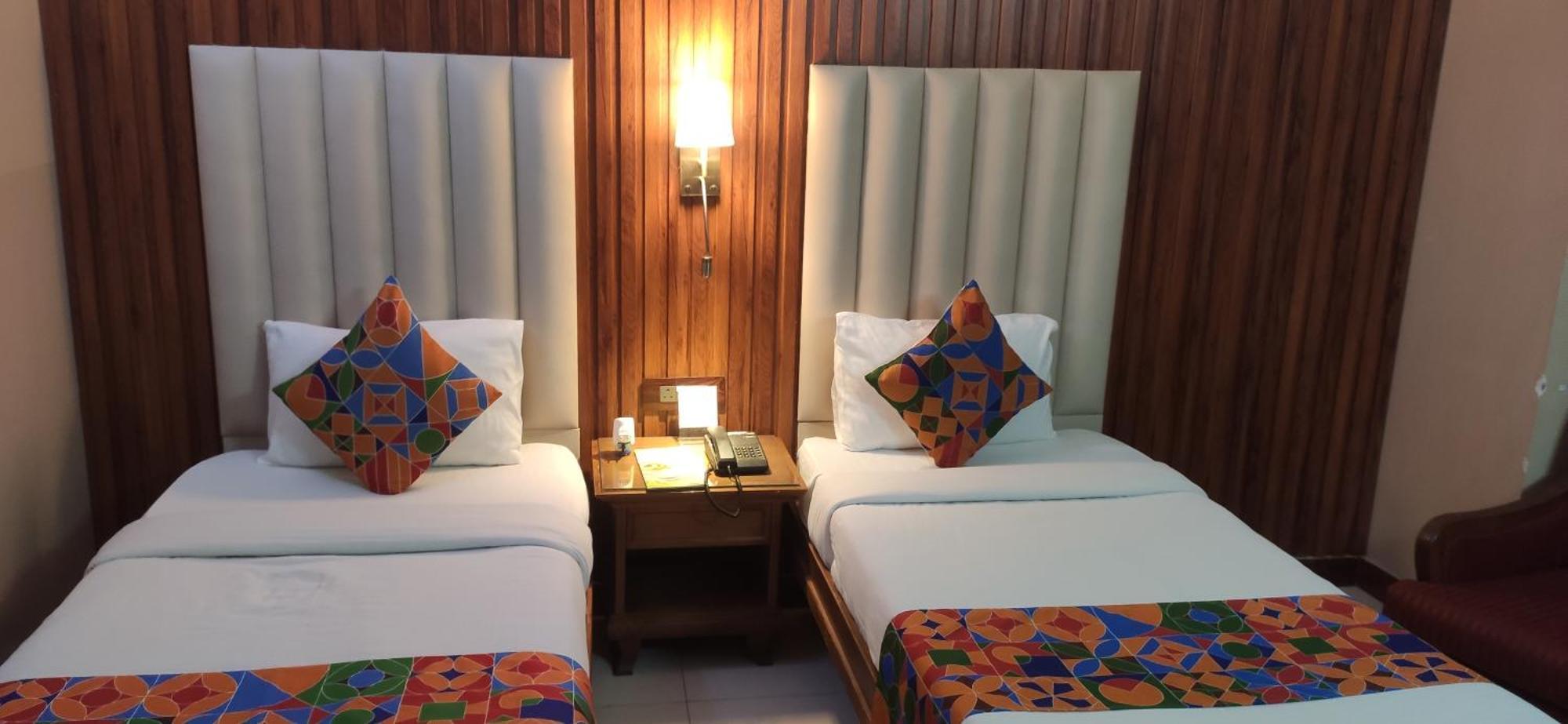 Hotel Conclave Executive New Delhi Eksteriør billede